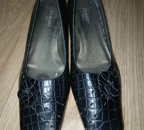 Escarpins Claudy Paris cuir noir effet croco