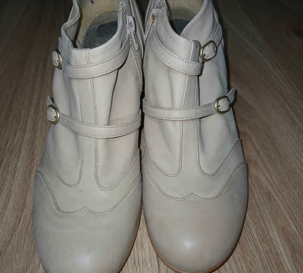 Chaussures Bronx beige à talon