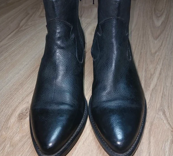 Bottines bata cuir noir style western