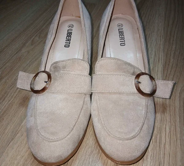 Mocassins liberto beige à talon