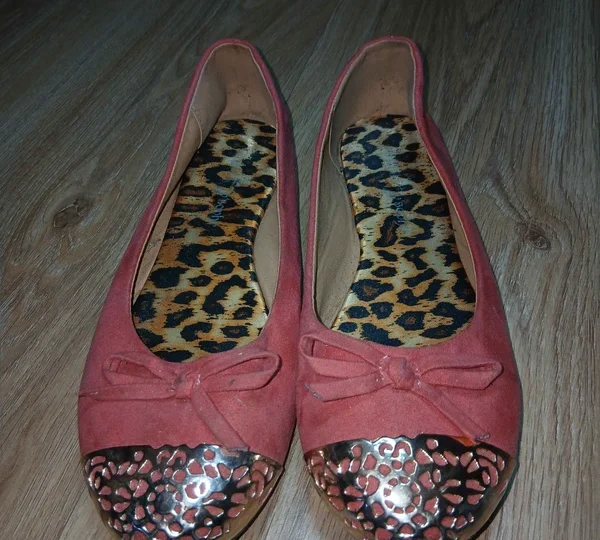 Ballerines roses à nœud et bout métallique