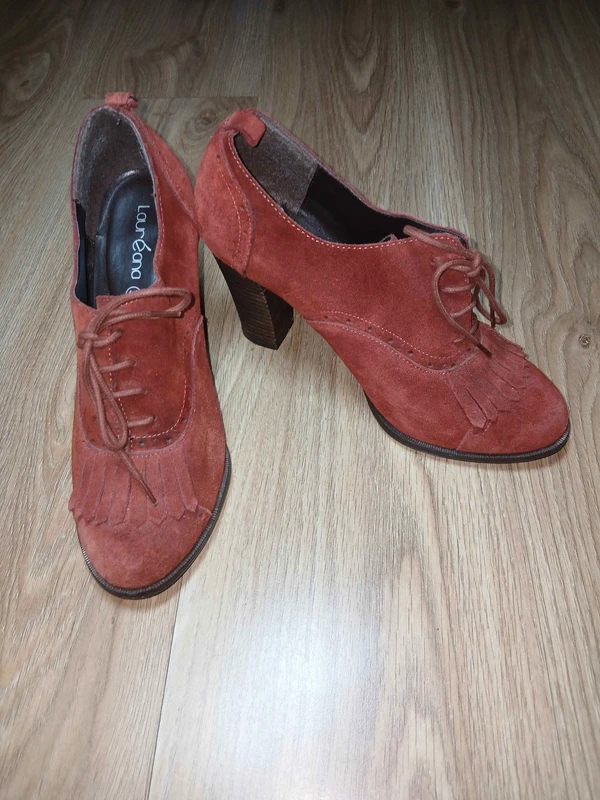 Escarpins Lauréana en cuir velours terracotta à lacets