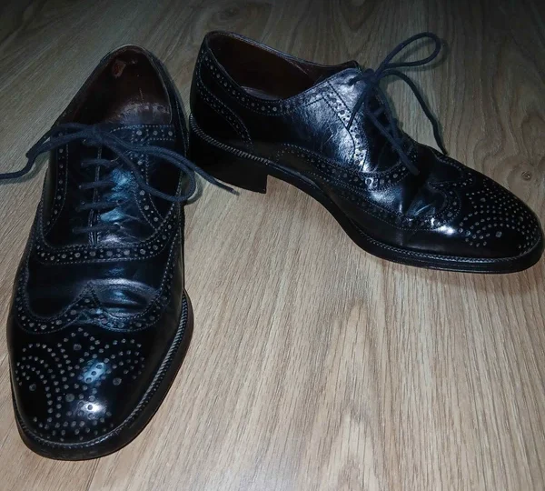 Chaussures Rolls Paris en cuir noir brogues vintage