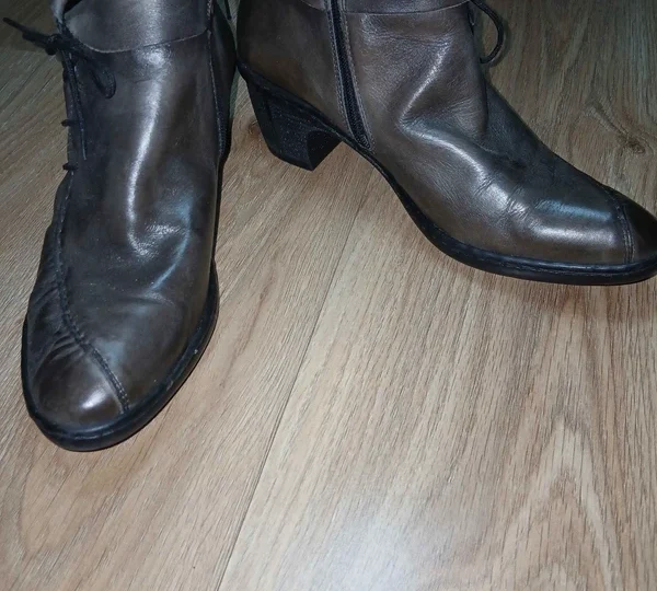 Bottines Rieker marron taupe à talon et lacets
