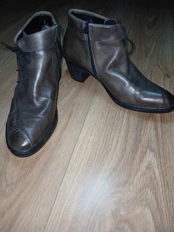 Bottines Rieker marron taupe à talon et lacets