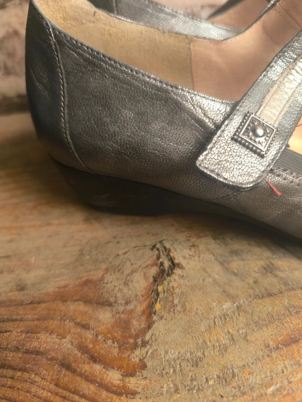 Ballerines Amöia design en cuir métallisé gris et argent, photo 4