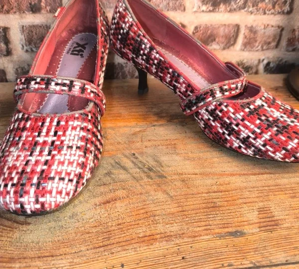 Escarpins Xti en tweed rouge noir et blanc