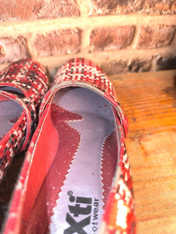 Escarpins Xti en tweed rouge noir et blanc, photo 7