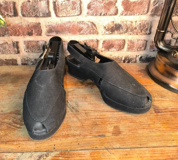 Sandales Kenzo vintage noires à petit talon