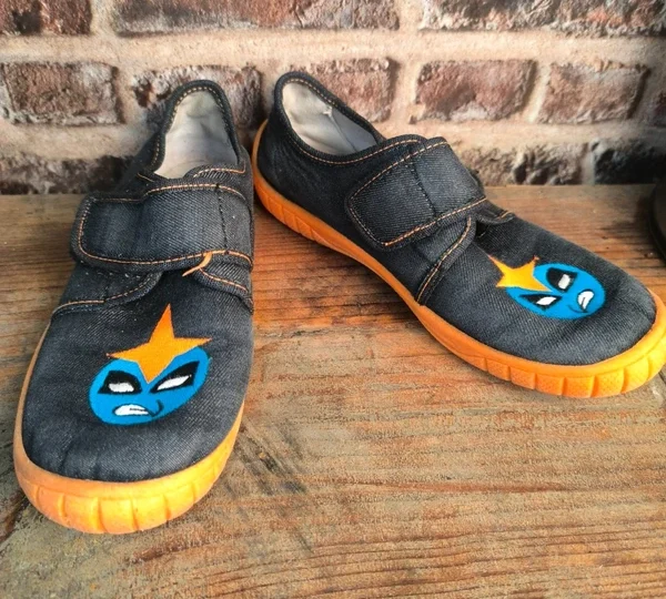 Chaussons Superfit enfant noirs et orange à scratch