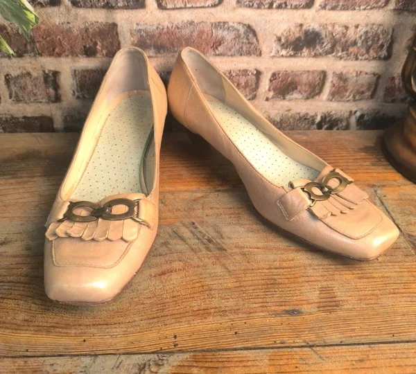 Escarpins mocassins vintage en cuir beige italien