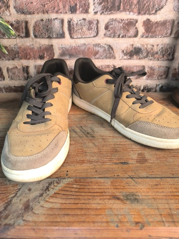 Baskets Schott NYC marron camel