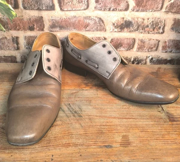Chaussures de ville Carven en cuir marron et beige
