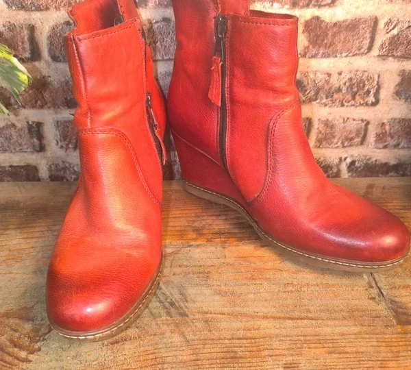 Bottines compensées Mano en cuir rouge