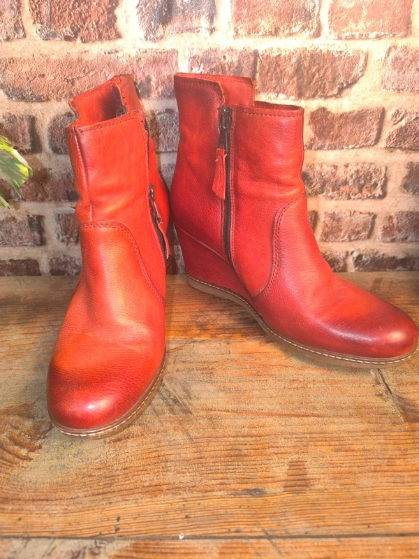 Bottines compensées Mano en cuir rouge