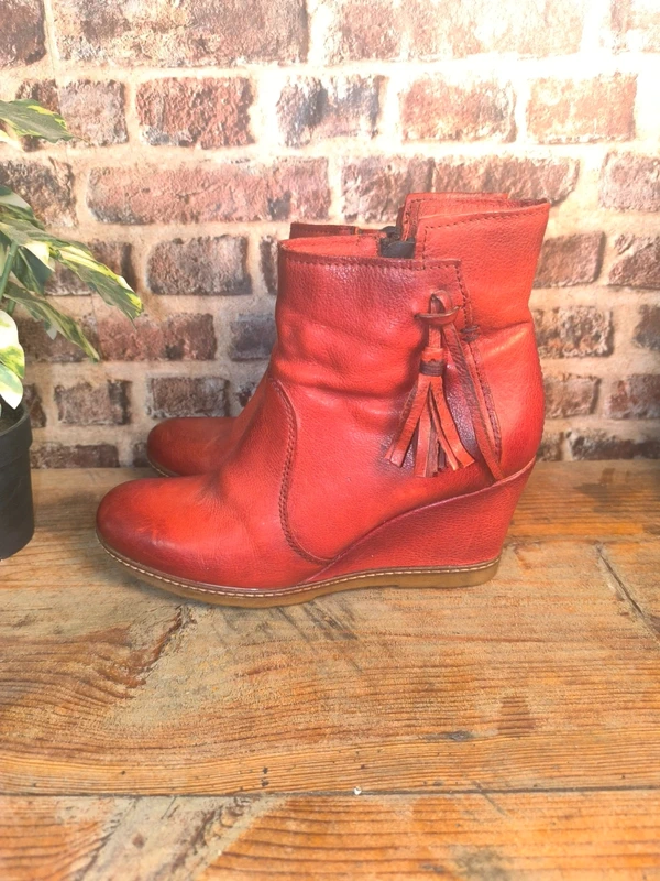 Bottines compensées Mano en cuir rouge, photo 4